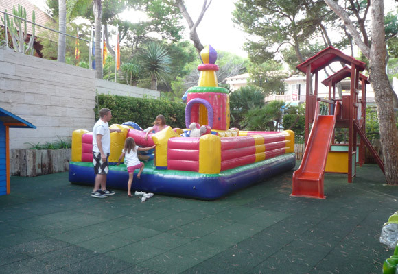 Hotel Cala Mesquida - parque