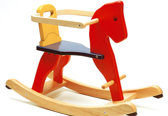 Compras navideñas para los más pequeños 15 Caballito de madera, de Vinçon