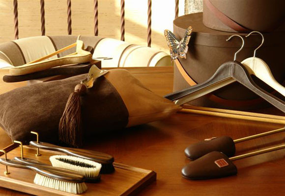 Coomplementos para el armario: perchas, cepillos y hormas