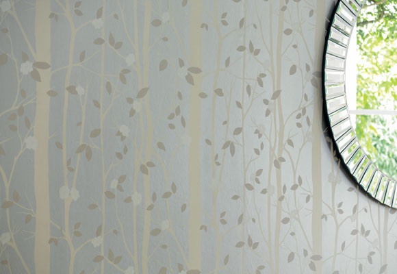 Un salón en tonos perla 7 Detalle del papel pintado