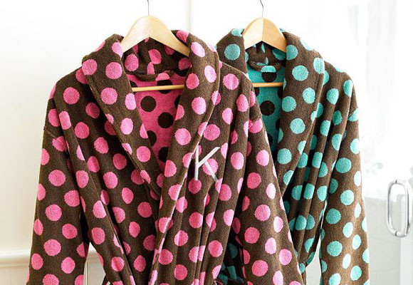 Decorar con topos y lunares 13 Albornoces