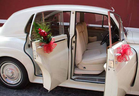 La decoración del coche de novios