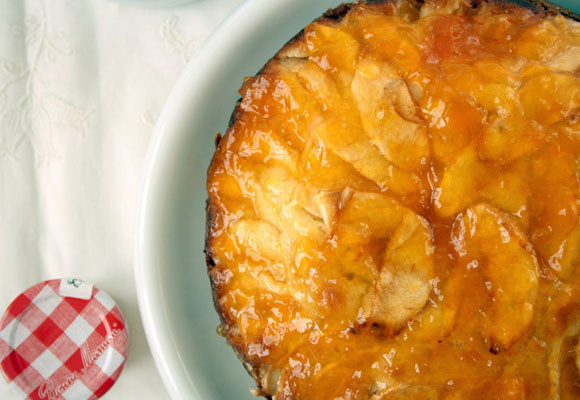 Tarta de manzana co confitura de albaricoque 