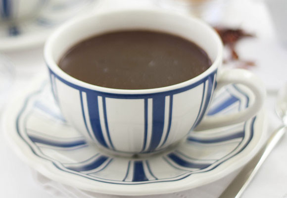 Chocolate a la taza, con canela y chile