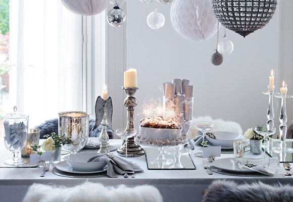 Se acabó la Navidad 35 Circulos de plata en la mesa de fin de año