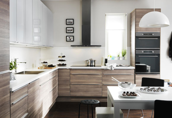 Una mesa grande en la cocina 8 Una mesa grande en la cocina