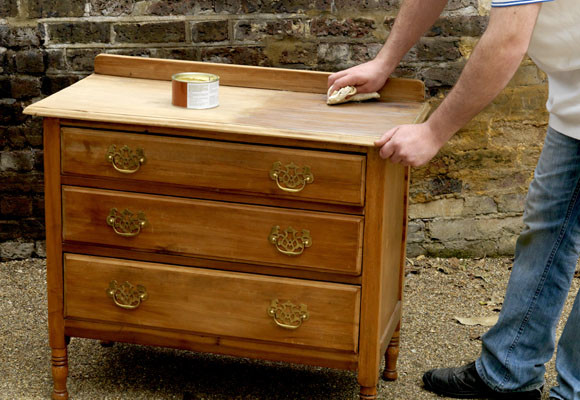 Restaurar una antigua cajonera