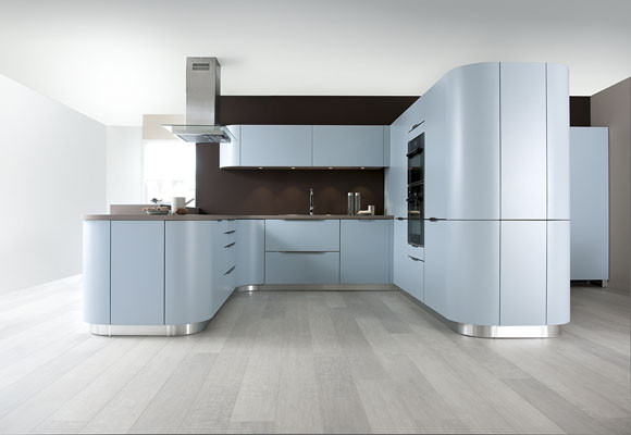 Una cocina dividida en dos zonas