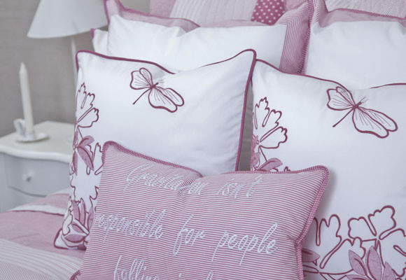 Color rosa en un dormitorio adulto 