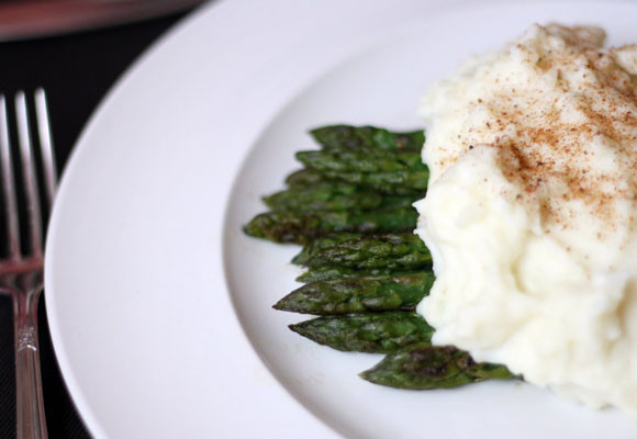 Espárragos verdes braseados con puré y nuez moscada 8 Espárragos verdes braseados con puré y nuez moscada