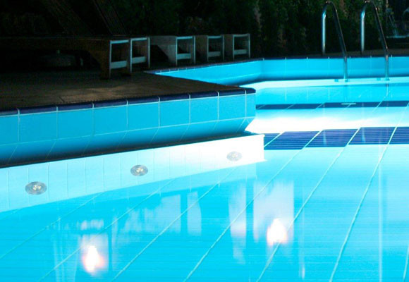Iluminar la piscina y los alrededores 10 Iluminar la piscina y los alrededores