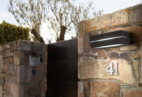 Iluminar el jardín 8 zona_acceso.jpg