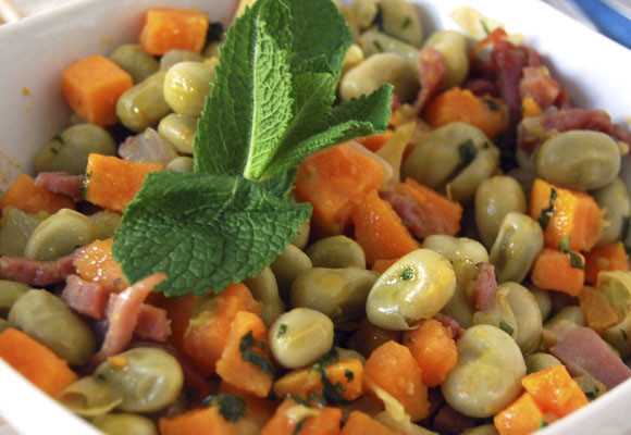 Habitas salteadas con batata y jamón