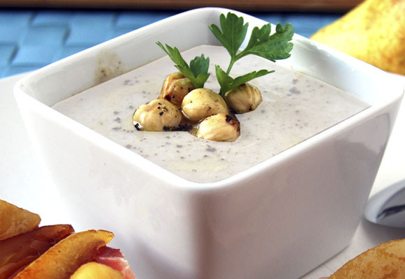 Ajo blanco con tostas de pera y jamón 7 Ajo blanco con tostas de pera y jamón