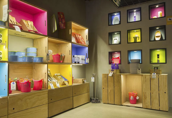 Hosten abre tienda en Granada 8 Hosten abre tienda en Granada