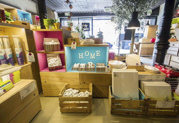 Hosten abre tienda en Granada 9 Hosten abre tienda en Granada