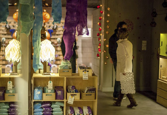 Hosten abre tienda en Granada 11 Hosten abre tienda en Granada