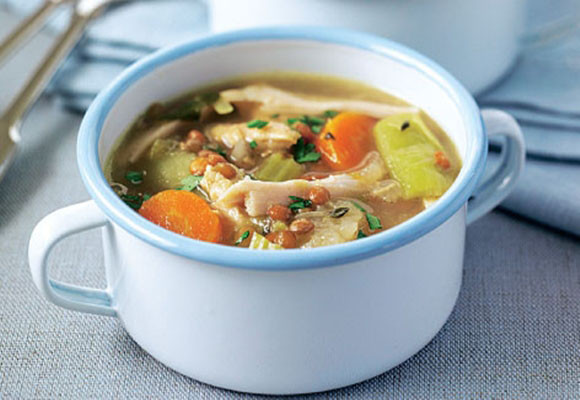 Remedios caseros y sin receta para el resfriado 8 Caldo de pollo