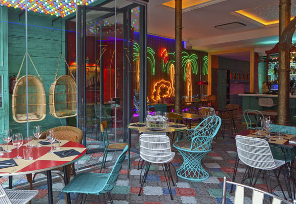 Club Restaurnat Bananas 7 Go Bananas