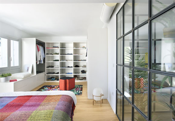 Un apartamento con vistas al jardín