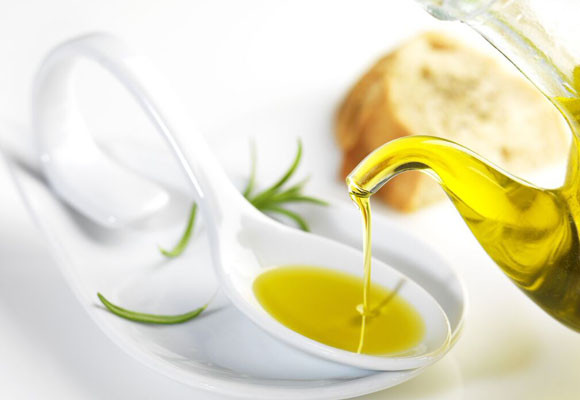 El aceite de oliva virgen extra alarga tu vida