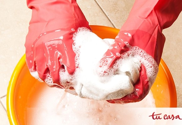 Usos del suavizante para ropa que desconoces y te sorprenderán 9 Usos del suavizante para ropa que desconoces y te sorprenderán