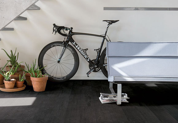 Suelos de madera de color negro