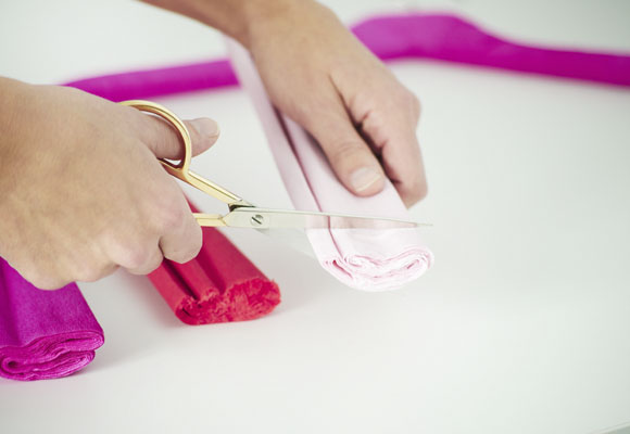 Un colgador fabricado con una rama 9 Un colgador fabricado con una rama