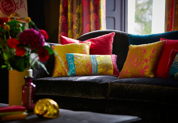 Colores vivos en un salón de invierno