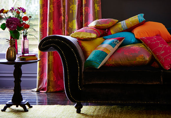 Colores vivos en un salón de invierno