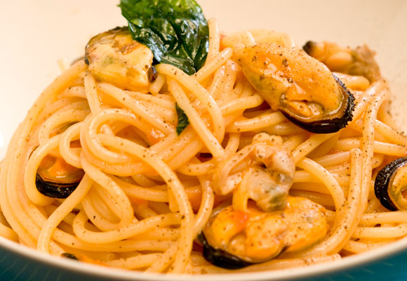 Spaguetti con mejillones y almejas