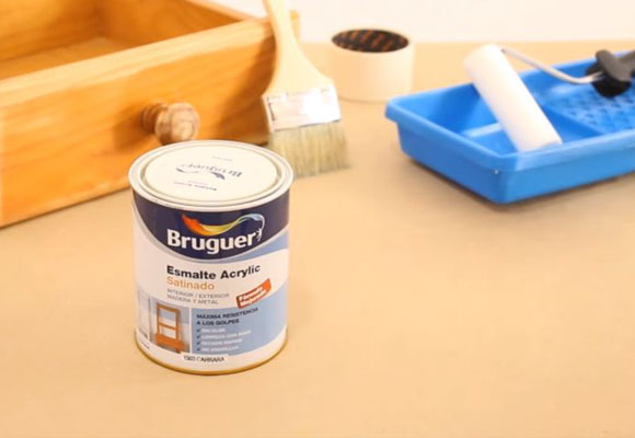 Envejecer un mueble de madera con el efecto Chalk Paint