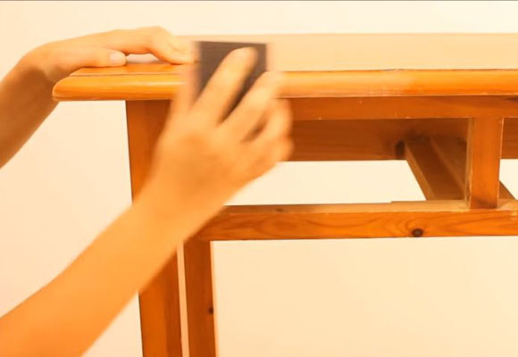 Envejecer un mueble de madera con el efecto Chalk Paint