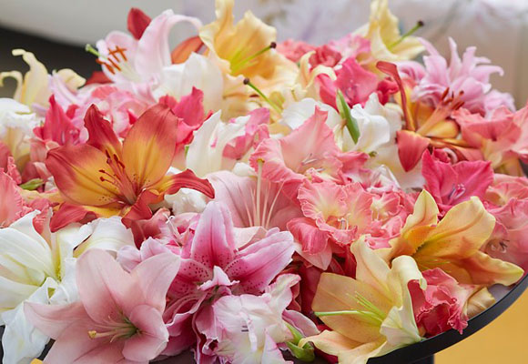 Decora tu fiesta con azucenas